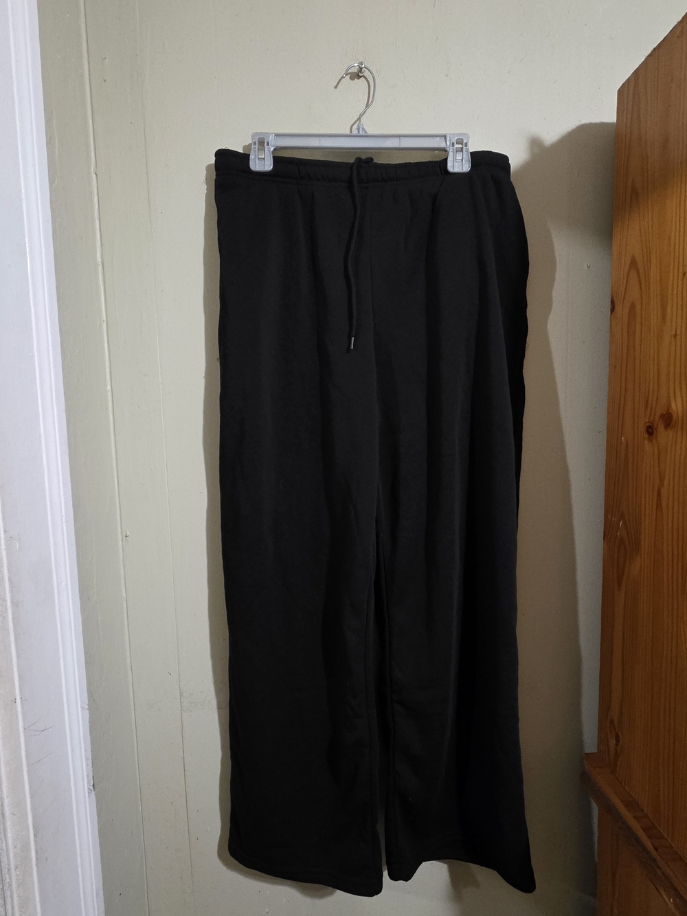 Strawberry Skye Brand New Black Drwastring SweatPants XL